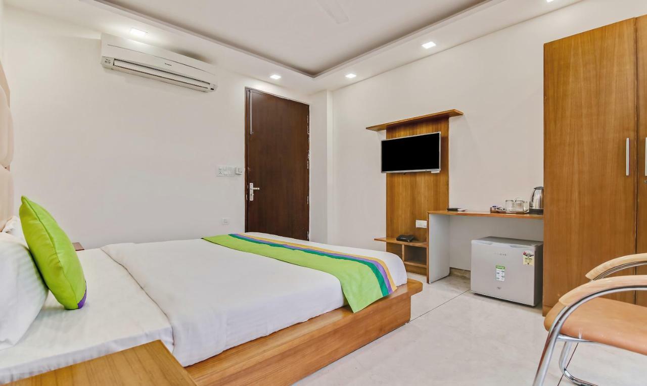 Treebo Trend Amexx Residency Sector 27 Hotel Gurgaon Luaran gambar